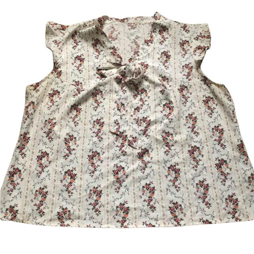 Shein Blouse sleeveless floral blouse with tie size 4XL